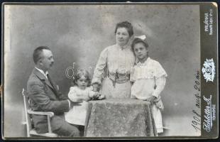 cca 1880-1900 a Báró Buttler család fotó és nyomtatvány hagyatéka, halotti jelentések családi fotók