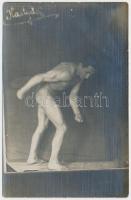 cca 1940 Erőlködő férfi, fotólap, 9x14 cm / cca 1940 Nude photo, 9x14 cm