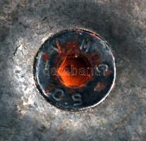 Gazdagon díszített, dekoratív életképes fém hamutál, az alján töltényhüvellyel, felül kardmarkolatot...