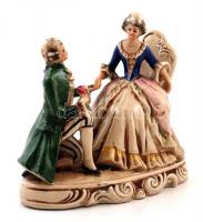 Barokk jegyespár, német figurális porcelán, kézzel festett, jelzett, apró kopásnyomokkal, m: 13 cm