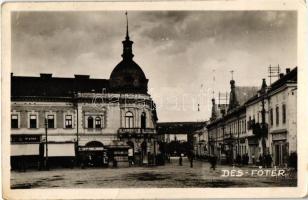 Dés, Fő tér, Román könyvtár, textil üzlet, gyógyszertár / main square, textile shop, pharmacy