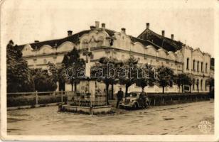 Óbecse, Községi középület / town hall, automobile with soldiers