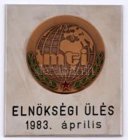 1983. "MTI - Elnökségi ülés 1983. április" Br emlékérem fém plaketten, eredeti tokban (90x104mm) T:2