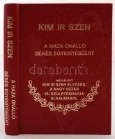 Kim Ir Szen, A haza önálló békés egyesítéséért. Megjelent Kim Ir Szen elvtárs, a nagy vezér 65. születésnapja alkalmából. Phenjan, Korea, 1977, Idegennyelvű Könyvkiadó. Kiadói aranyozott műbőr kötés, kissé piszkos, egyébként jó állapotban.