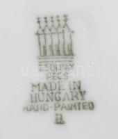 Zsolnay őrködő kakas és a tyúkok, kézzel festett, jelzett (Sinkó András), m:19 cm, h:19 cm