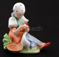 Zsolnay libatömő lány, kézzel festett, jelzett, m:16 cm