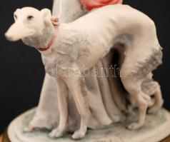 Capodimonte hölgy agárral, kézzel festett, jelzett (Bruno Merli), hibátlan, fa talapzaton, m:20 cm, ...