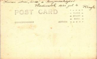 1920 Vladivostok, Chinese market place, vendors; photo