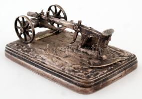 Antik, ekét mintázó fém szobor, "Radivon Bucarest" jelzéssel, 13,5×8×4,5 cm/ Antique plow metal sculpture, signed "Radivon Bucarest" over a 13.5 x 8 x 4.5 cm