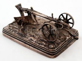 Antik, ekét mintázó fém szobor, "Radivon Bucarest" jelzéssel, 13,5×8×4,5 cm/ Antique plow ...