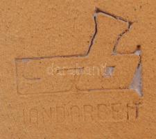 SB Vadászjelenetes kerámia bögre, kézzel festett, jelzett, hibátlan, m:11cm