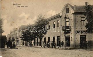 Munkács, Zrínyi utca, gyógyszertár; Bertsik utóda Nagy Albert kiadása / Zrínyi Street, pharmacy (EM)