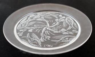 Lalique halas tányér, formába öntött, jelzett, apró belső csorbával, d:21 cm / Lalique plate