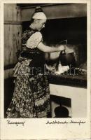 Mezőkövesdi konyha / Hungarian folklore from Mezőkövesd, kitchen interior