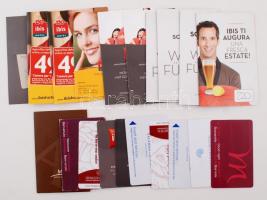 Vegyes szállodai kulcskártya, 20db ebből 11db eredeti borítóval