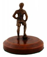 Réz futballista fa posztamensen, jelzés nélkül, 14cm