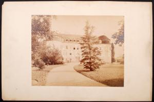 cca 1870 Körmend, Batthyány kastély, 5 db fotó, a XIX. századi, a jelzés nélküli sorozatból kettő kü...