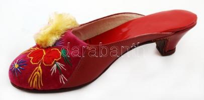 Szegedi papucs (37-es) a Szegedi Papucskészítő KTSZ-től. Szeged városának egyik világhírű különleges...