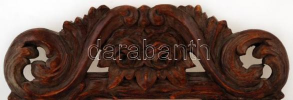 Faragott fa képkeret Őrangyal metszettel, külső méret: 42x29, belső méret: 25x15cm, illesztéseknél k...