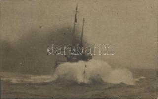 1916 Osztrák-magyar torpedónaszád a háborgú Adrián / K.u.K. torpedo gun-boat at the Adriatic Sea, original photo