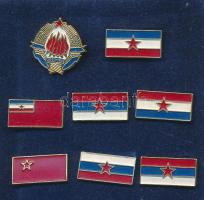 Jugoszlávia ~1980. 8db jugoszláv zászlós és címeres kitűző papírtokban T:1,1- Yugoslavia ~1980. 8pcs of pins with Yugoslavian flag and coat of arms C:UNC,AU