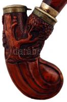 Vadászmotívumokkal rendkívül gazdagon díszített, faragott fa pipafej fém szerelékkel, jelzett a szer...