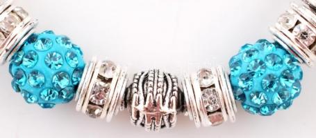 Dekoratív ezüst-kék színű karkötő, shamballa gyöngyökkel díszítve