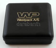 Virág alakú fülbevalópár gyöngy díszítéssel / earring with pearl