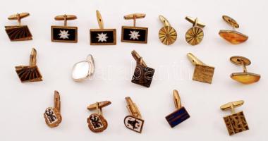 Érdekes mandzsettagomb-készlet, benne több címeres darabbal, összesen 17 db