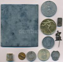 9db-os kis vegyes jelvény, emlékérem, fémpénz tétel, közte "1938. Szent István év" fém kit...