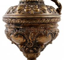 Levélmotívumokkal gazdagon díszített antik fém díszkancsó, az alja utólag kifúrva, jelzés nélkül, m:...