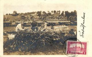 Frontaufnahme / WWI military, German and Austrian soldiers at an ammunition dump, photo