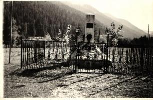 44 db vegyes régi cseh/szlovák városképes lap, főleg 1945 előttiek vegyes minőségben / 44 mainly pre...