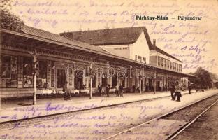 Párkánynána, Vasútállomás / railway station