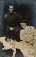 Vilmos porosz királyi herceg, és Cecília mecklenburg-schwerini hercegnő a gyermekükkel., Wilhelm, German Crown Prince, Duchess Cecilie of Mecklenburg-Schwerin with their child