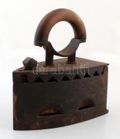 Régi öntöttvas szenes vasaló,/ Vintage coal iron,  m:22 cm h:22 cm