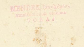 cca 1940 Mendek fényképész (Tokaj): Bankett, a háttérben levő falon Horthy arcképe, pecséttel jelzet...