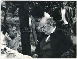 cca 1986 Makk Károly: Utolsó kézirat című filmjének forgatásán készült 8 db fotó, 18x24 cm