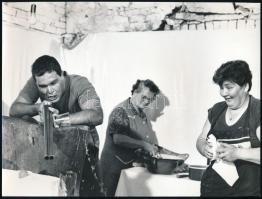 cca 1986 Makk Károly: Utolsó kézirat című filmjének forgatásán készült 8 db fotó, 18x24 cm