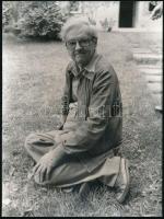 1983-1987 Weöres Sándor (1913-1989) költő, 3 db feliratozott sajtófotó, 24x18 cm