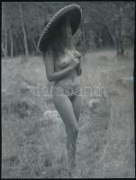 cca 1975 Finoman erotikus fényképek, 2 db fotó, 24x17 cm /
cca 1975 2 erotic photos, 24x17 cm