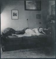 cca 1935 Ma csak fényképezünk? Finoman erotikus fénykép, későbbi nagyítás, 19x18 cm / Erotic photo, 19x18 cm