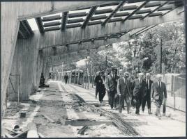 1969. május 29. Budapest, felszíni metróállomás építését szemlézi dr. Csanády György közlekedési és postaügyi miniszter, 24x18 cm