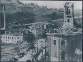 cca 1945 Budapest, Rácz fürdő a háború után, dr. Kunszt János (1892-1960) korabeli felvételéről készült későbbi nagyítás, 17x23 cm