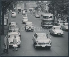 1963 Budapest, az Egyetem utcában közlekedik a régi 15-ös autóbusz, sajtófotó feliratozva, 9x11 cm