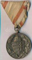 1929. Magyar Háborús Emlékérem kardokkal, sisakkal Br kitüntetés nem saját mellszalagon T:2 Hungary 1929. Hungarian Commemorative War Medal with swords and a helmet Br decoration with not its original ribbon C:XF NMK 418.