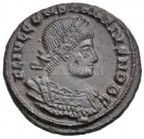 Római Birodalom / Siscia / II. Constantius 330-341. AE3 Br (2.12g) T:2,2- Roman Empire / Siscia / Constantius II 330-341. AE3 Br FL IVL CONSTANTIVS NOB C / GLORIA EXERC-ITVS - .gammaSIS. (2.12g) C:XF,VF RIC VII 237.