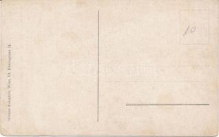 Az állomáson keresztül vonuló katonák hölgyek által megvendégeltetnek 'Interessante Blatt'...