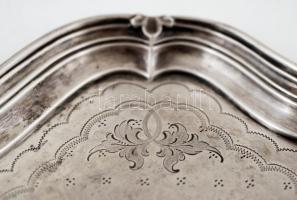 Ezüst (Ag.) tálca, gravírozott, jelzett, mesterjeggyel(CH), karcolásokkal, 17×23 cm, nettó:173 g