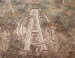 Ezüst (Ag.) tálca, gravírozott, jelzett, mesterjeggyel(CH), karcolásokkal, 17×23 cm, nettó:173 g